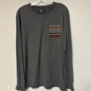 Beautiful Giant Men’s Long Sleeve Tee Aztec Pocket Sz Large Gray Stretchy Casual
